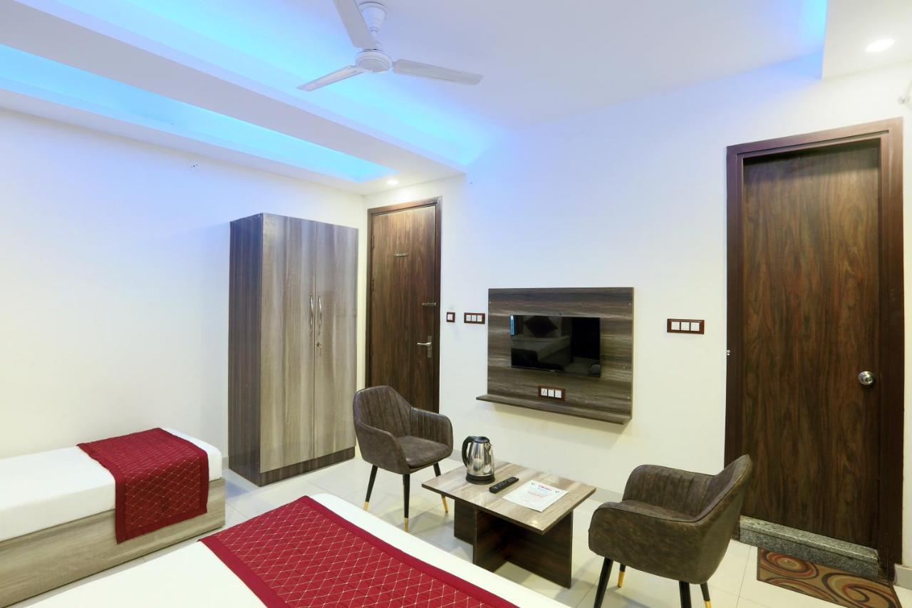 Hotel Red Velvet At Delhi Airport New Delhi Exteriör bild